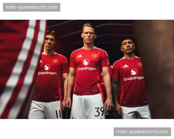 曼联骁龙联名球衣售价199英镑 饥饿营销推动限量发售 曼联骁龙联名球衣售价199英镑 饥饿营销推动限量发售