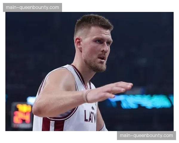 波尔津吉斯低位背打效率1.26分 错位惩罚成控场有效手段